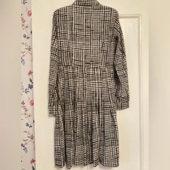 CALVIN KLEIN Shirtdress! Timeless! Sz 4 - Picture 3 of 13